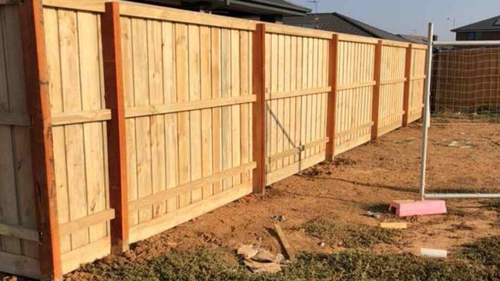 Hardwood Red Post 2.4m