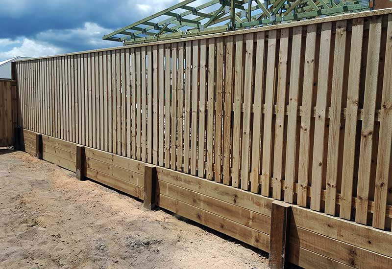 Hardwood Red Post & Capping Fence